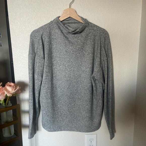 Uniqlo Gray Turtleneck Sweater - Picture 1 of 4